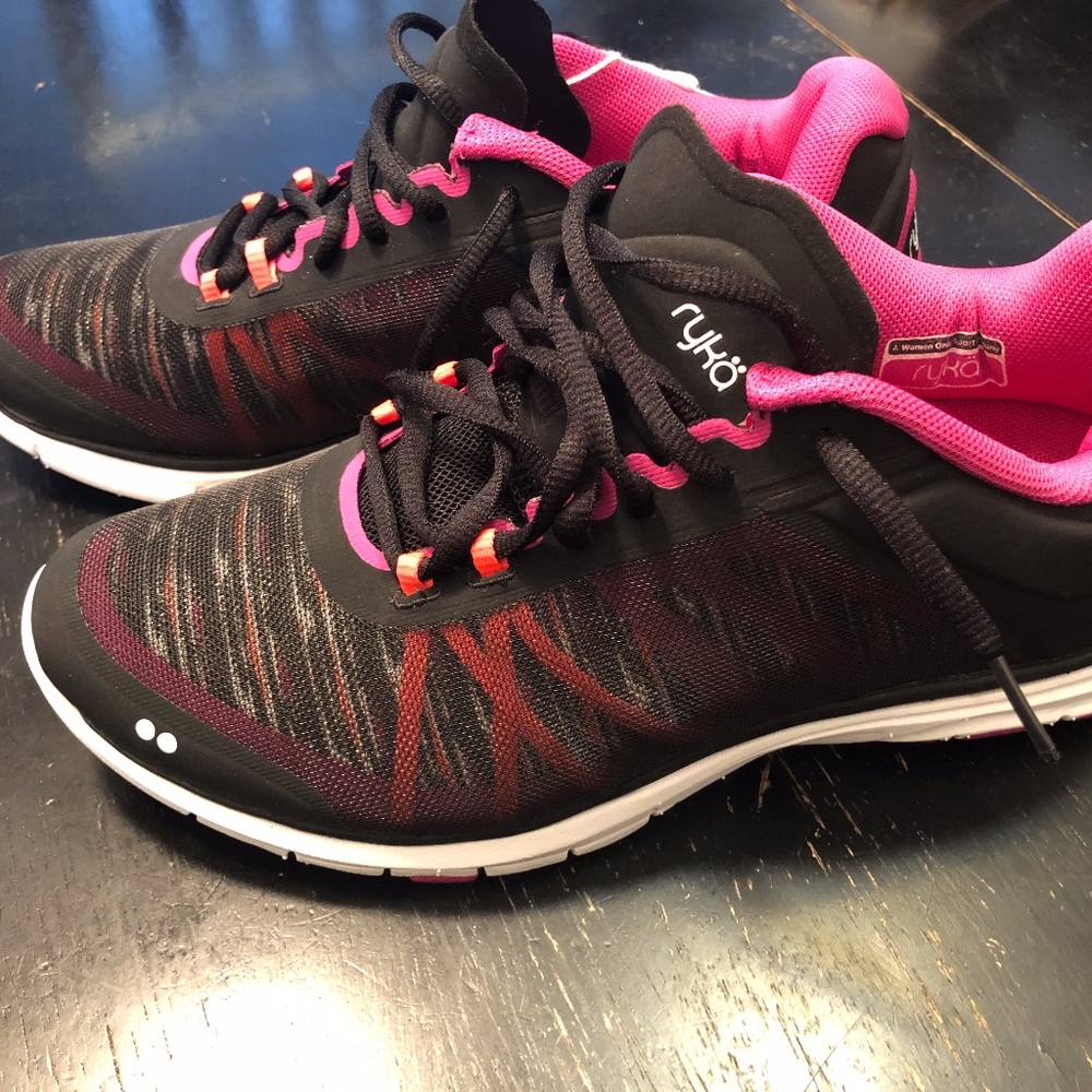 RYKA Dynamic 2.5 shoes, women size 9.